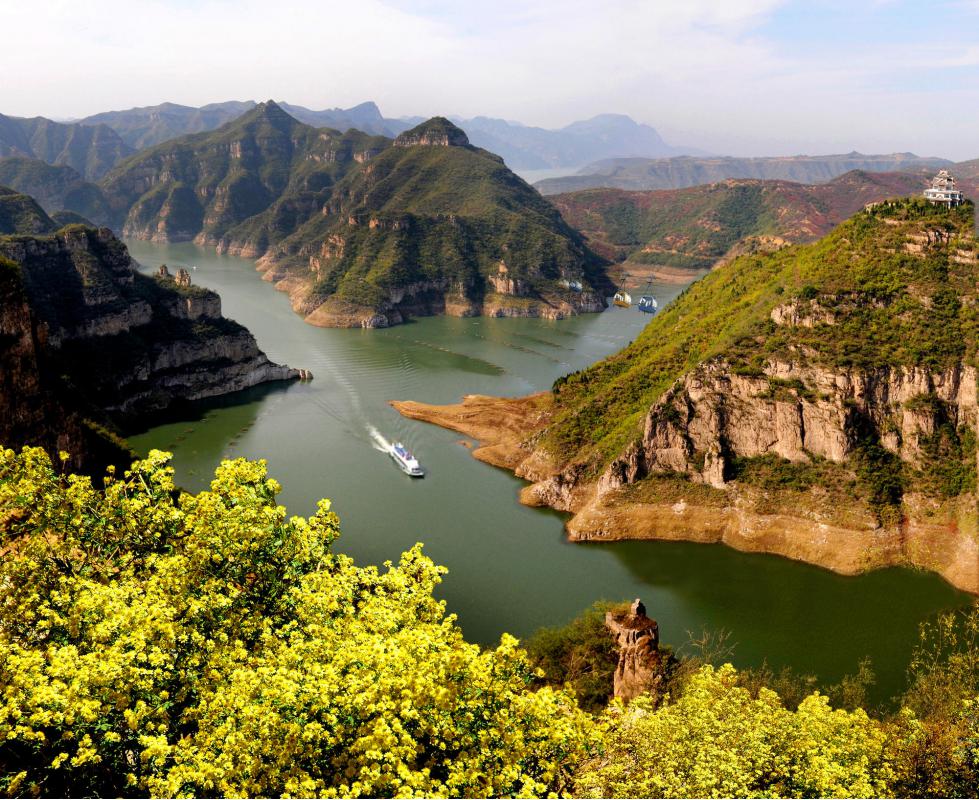 Назовите реки азии. Реки Хуанхэ и Янцзы. Китай река Хуанхэ. Река Янцзы Китай. Реки Китая Янцзы и Хуанхэ.